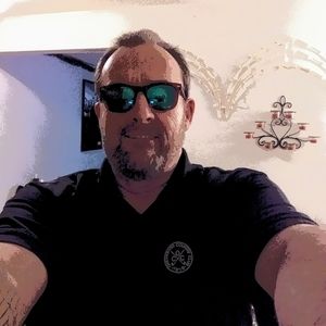 Meet your Posher, Dennis